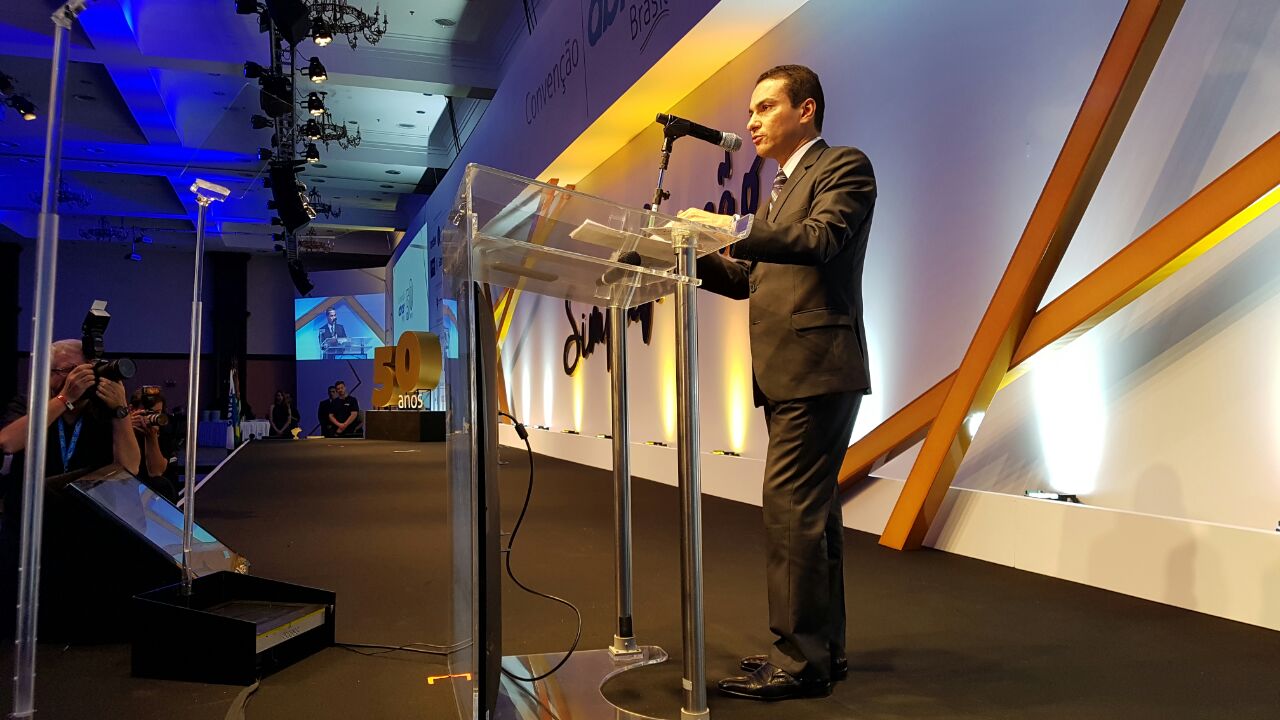 Discurso protecionista de Trump preocupa, diz ministro Marcos Pereira