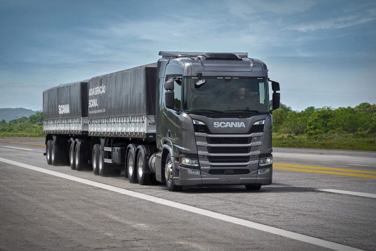 Alimentos podem chegar mais baratos aos supermercados com investimento em rodovias, avalia ministro Carlos Fávaro Alimentos podem chegar mais baratos aos supermercados com investimento em rodovias, avalia ministro Carlos Fávaro