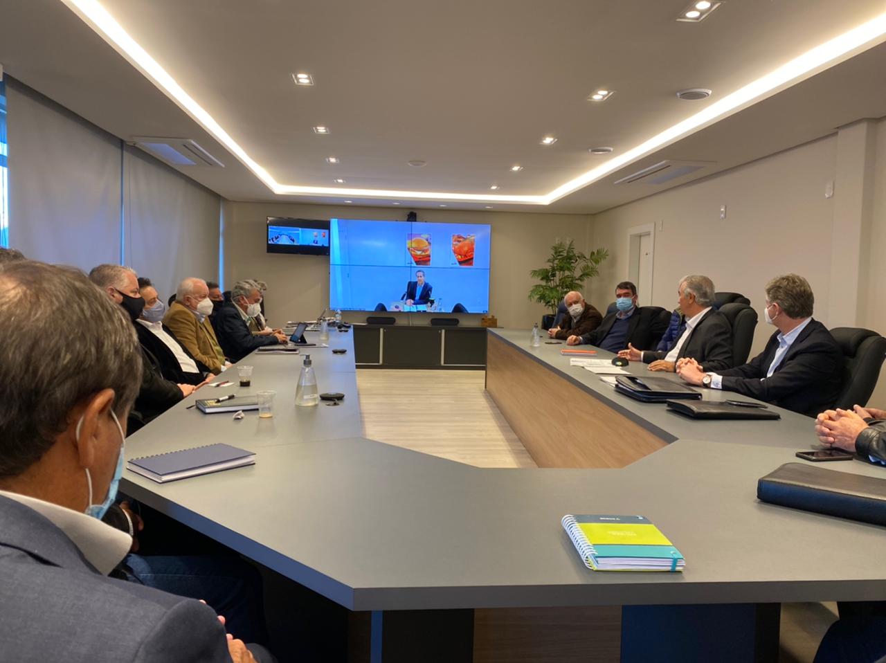 Governador do MS participa de reunião na sede da Aurora