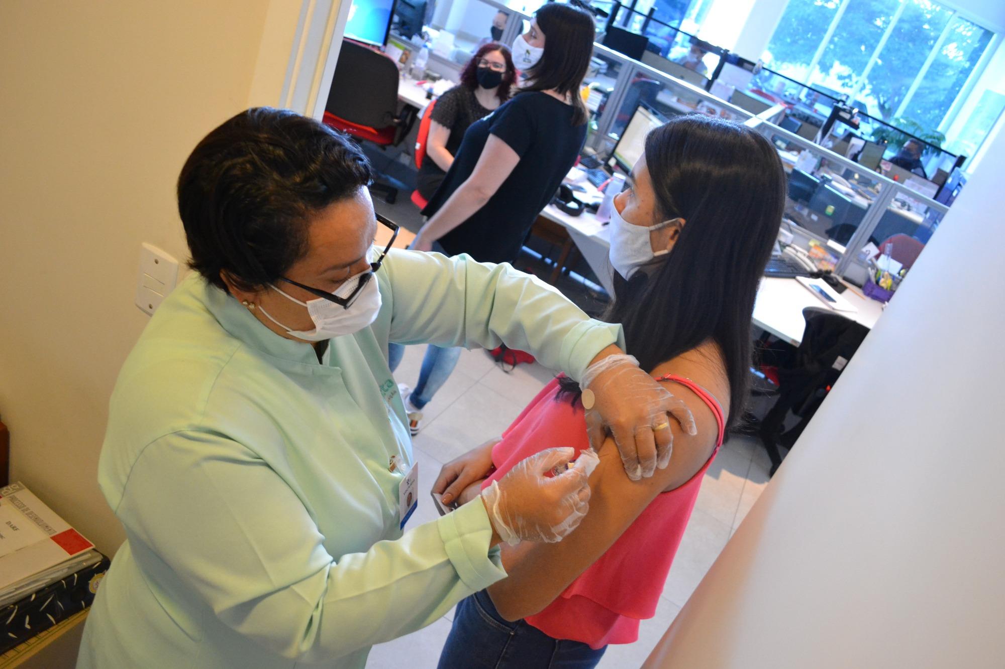 Gessulli Agribusiness imuniza sua equipe contra Influenza A(H1N1)