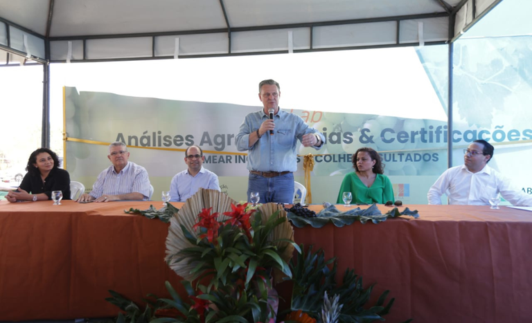 Fávaro inaugura Laboratório Agrotec na Universidade de Petrolina (PE)
