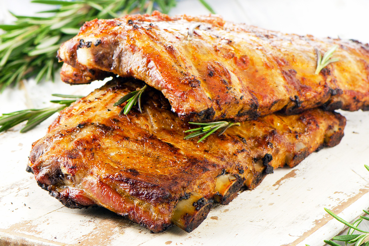 Costelinhas glaceadas com mostarda e mel: combinação saborosa!