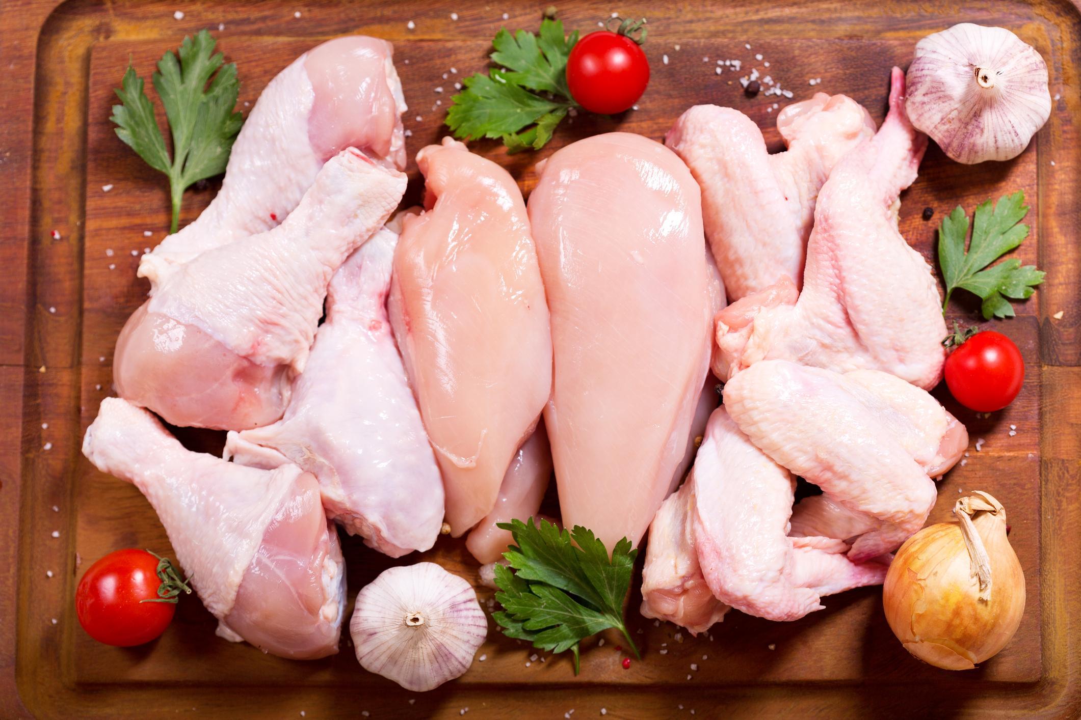 Exportações de carne de frango crescem, mas desafios no mercado internacional persistem Exportações de carne de frango crescem, mas desafios no mercado internacional persistem