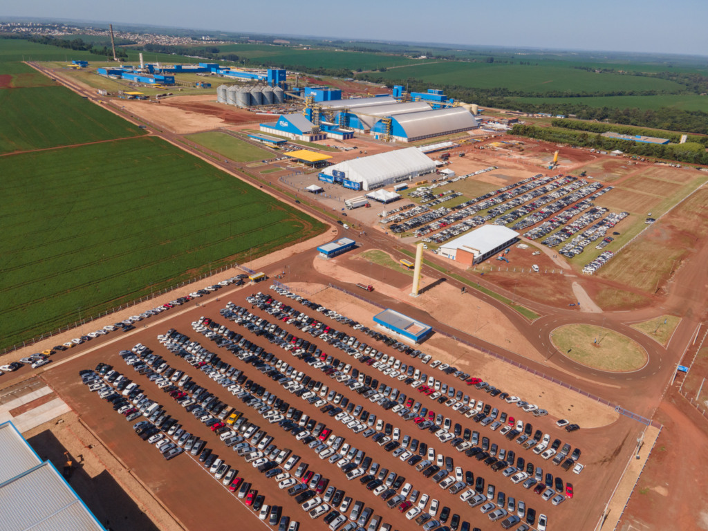 Inauguração da esmagadora de soja da C.Vale em Palotina (PR) reúne seis mil pessoas Inauguração da esmagadora de soja da C.Vale em Palotina (PR) reúne seis mil pessoas