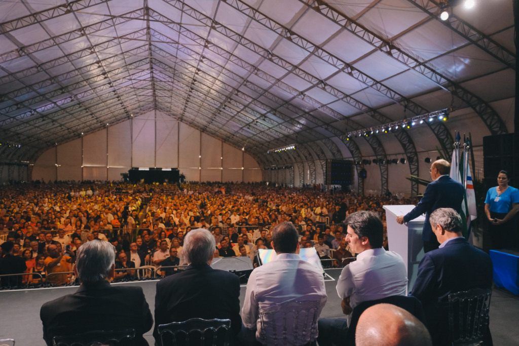 Inauguração da esmagadora de soja da C.Vale em Palotina (PR) reúne seis mil pessoas Inauguração da esmagadora de soja da C.Vale em Palotina (PR) reúne seis mil pessoas