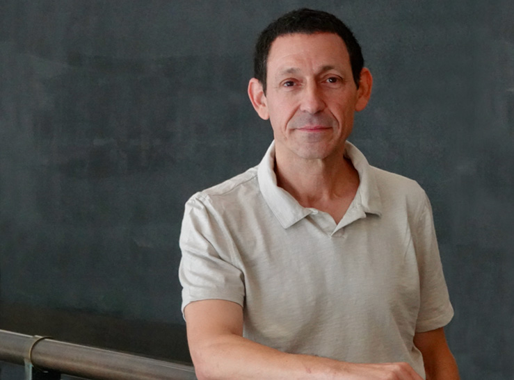 Embriologista discute iniciativa genética para produção exclusiva de galinhas poedeiras fêmeas