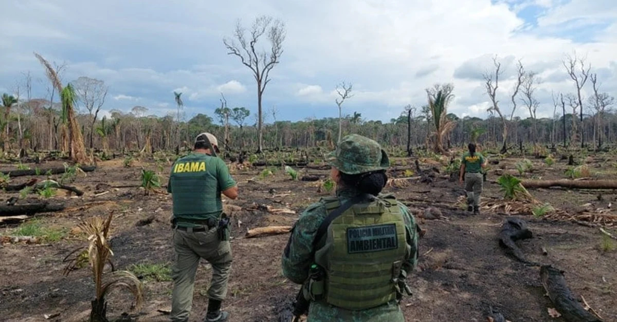 Ibama apreende 15 tratores e aplica R$ 34 milhões em multas Ibama apreende 15 tratores e aplica R$ 34 milhões em multas