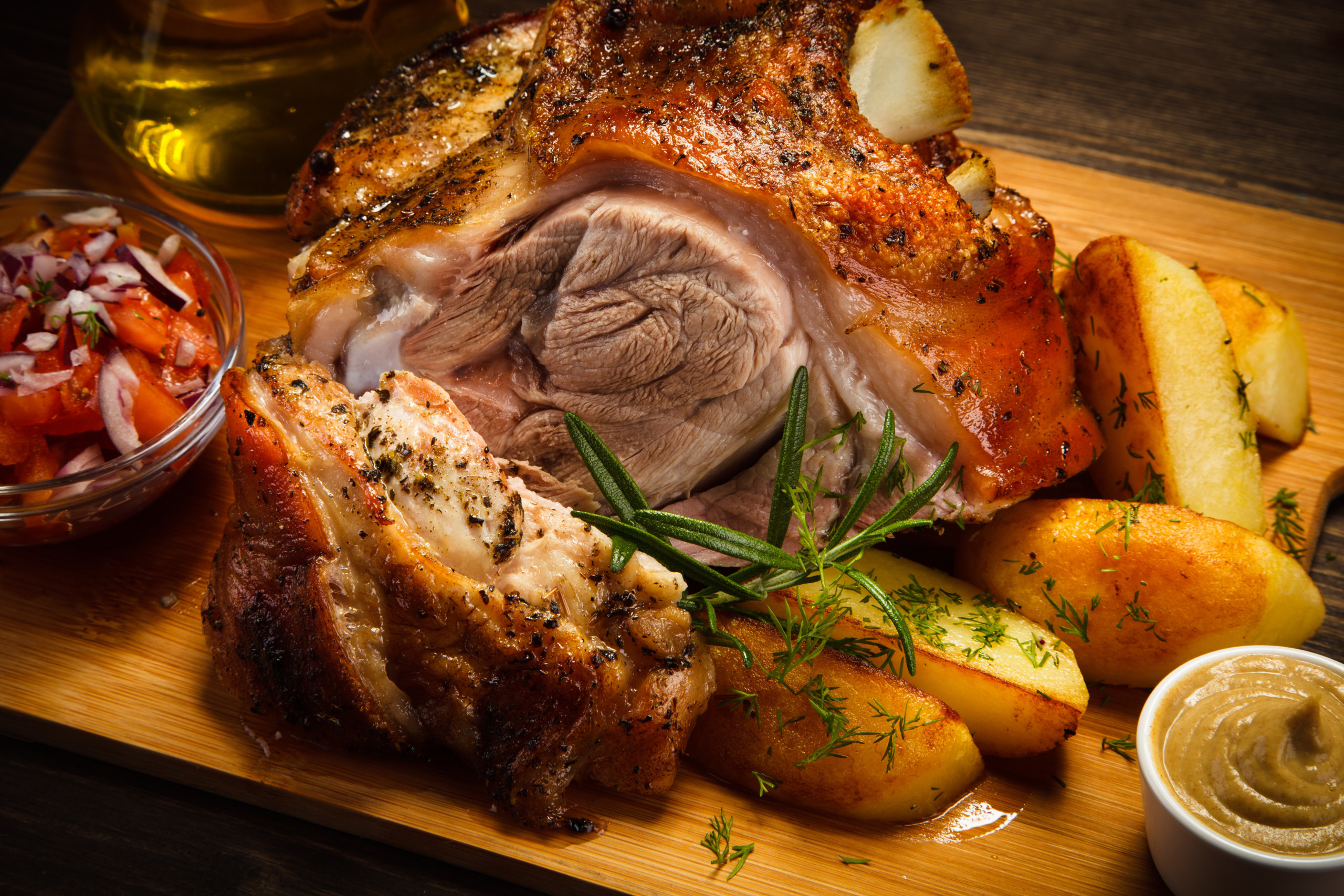 Pernil assado: um corte clássico para dar água na boca no Dia da Família!