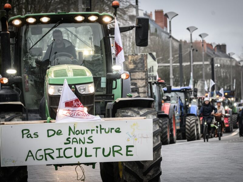 Agricultores franceses persistem em seus protestos e bloqueios de estradas