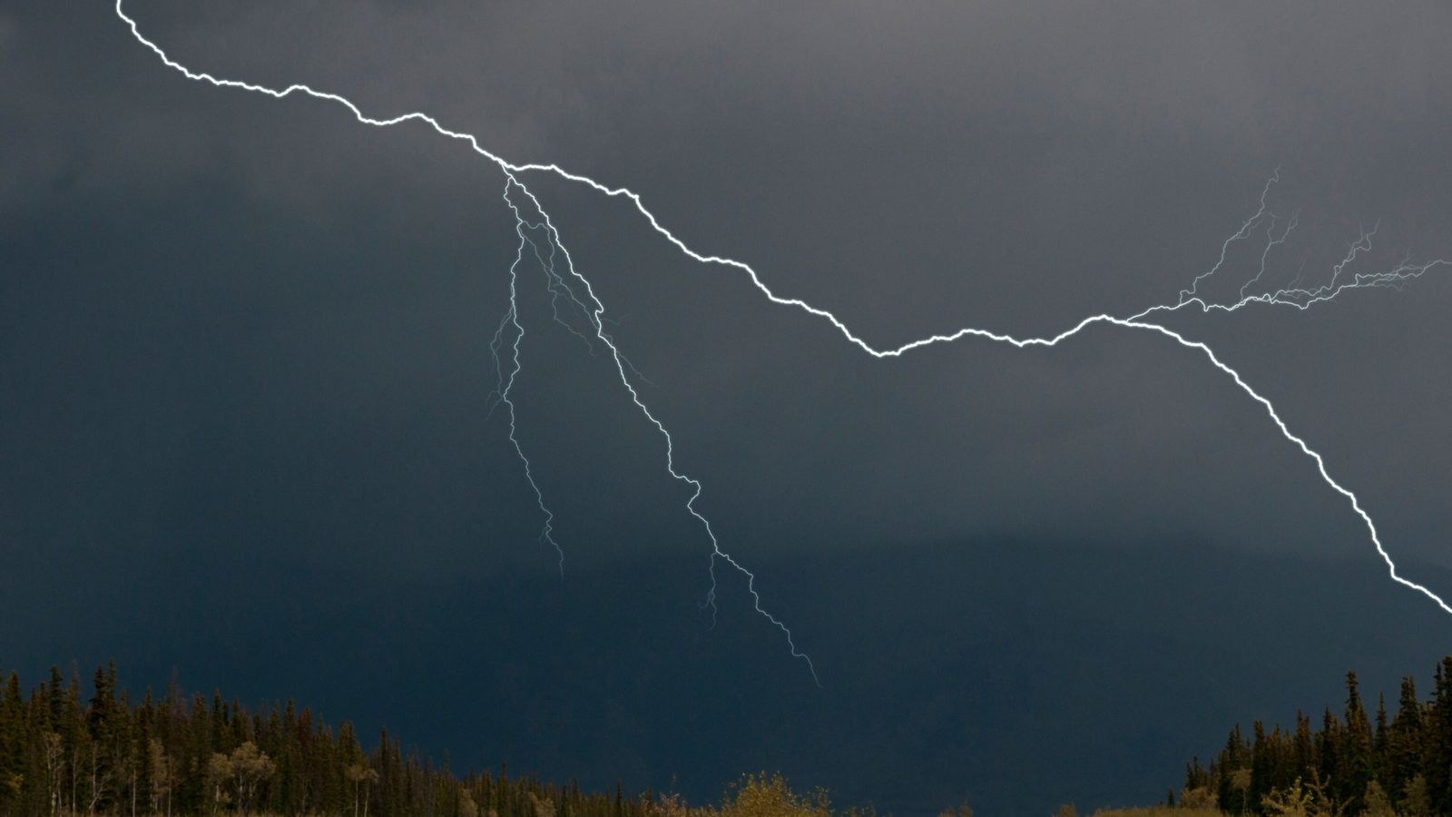 Aumento de raios em Tocantins causa prejuízos em propriedades rurais