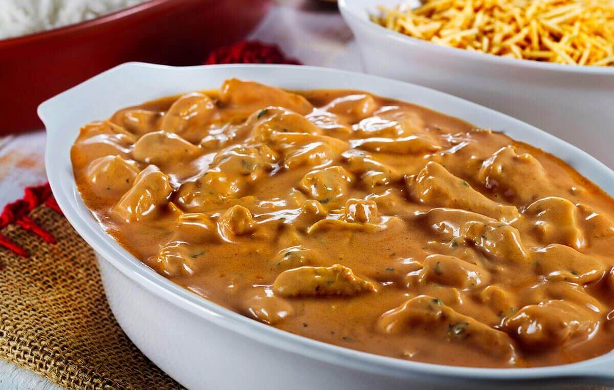 Strogonoff de carne de porco: reinventando clássicos Strogonoff de carne de porco: reinventando clássicos