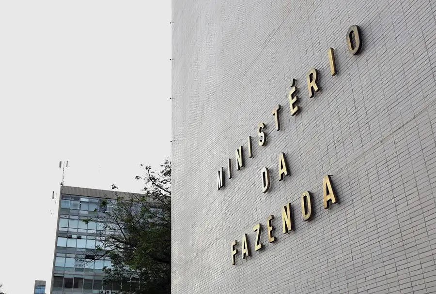 Oito dos 17 setores atendidos por desoneração da folha são excluídos de programa pelo governo