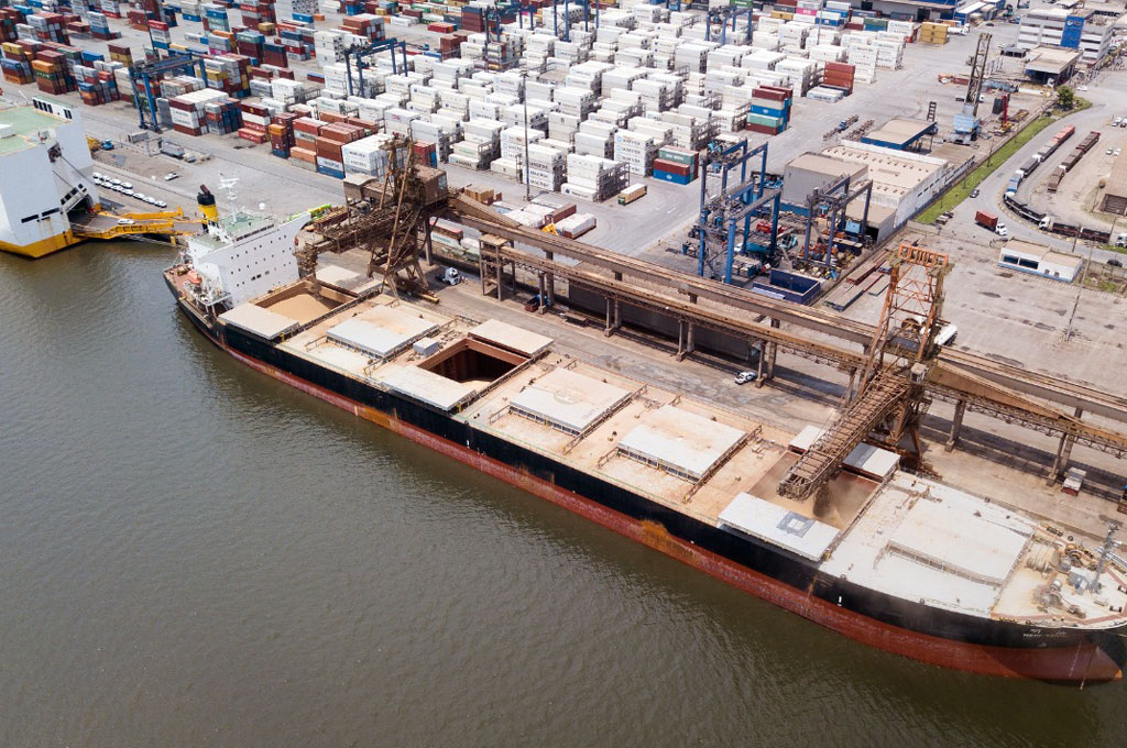 Portos do Arco Norte continuam à frente no escoamento de soja e milho do Brasil em 2023