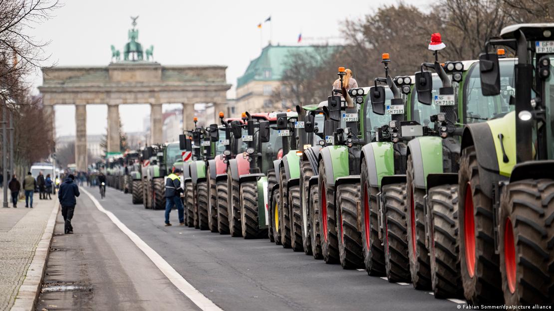 Agricultores franceses protestam contra acordo UE-Mercosul e pressionam governo Agricultores franceses protestam contra acordo UE-Mercosul e pressionam governo