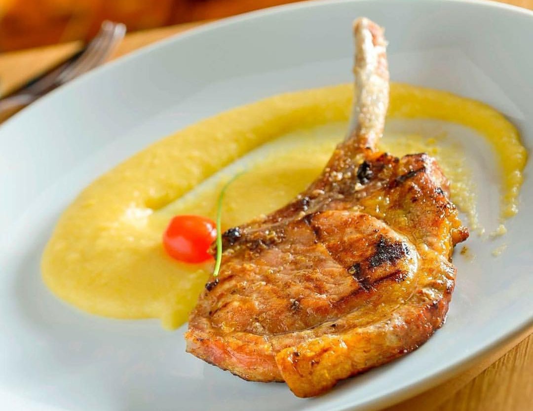 Você já provou o Prime Rib suíno? Confira esse suculento corte Você já provou o Prime Rib suíno? Confira esse suculento corte