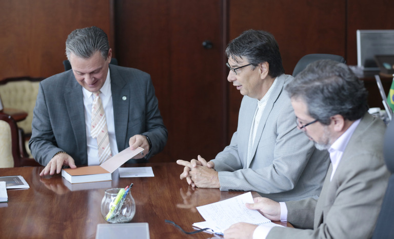 MAPA e IBGE debatem estatísticas do setor agropecuário brasileiro