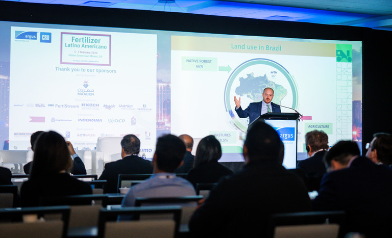 Mapa apresenta técnicas agrícolas brasileiras na feira global de fertilizantes