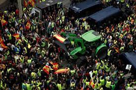 Protesto de agricultores na Espanha contra políticas da UE avança