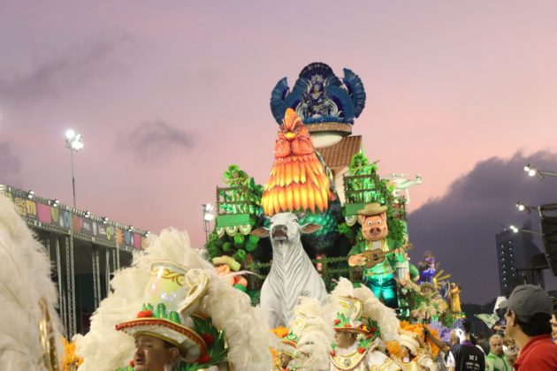Confira como foi o desfile da Mancha Verde que homenageou o agronegócio