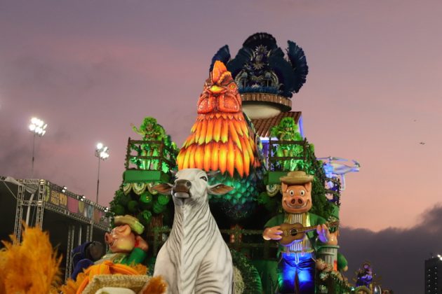 Confira como foi o desfile da Mancha Verde que homenageou o agronegócio