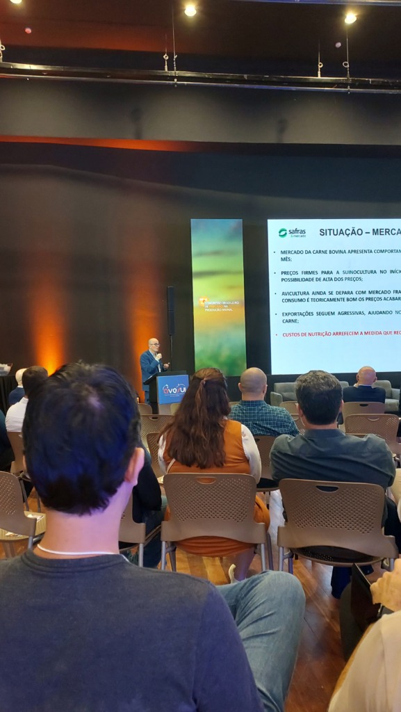 Conjuntural focou no cenário e expectativas para os mercados de aves e suínos