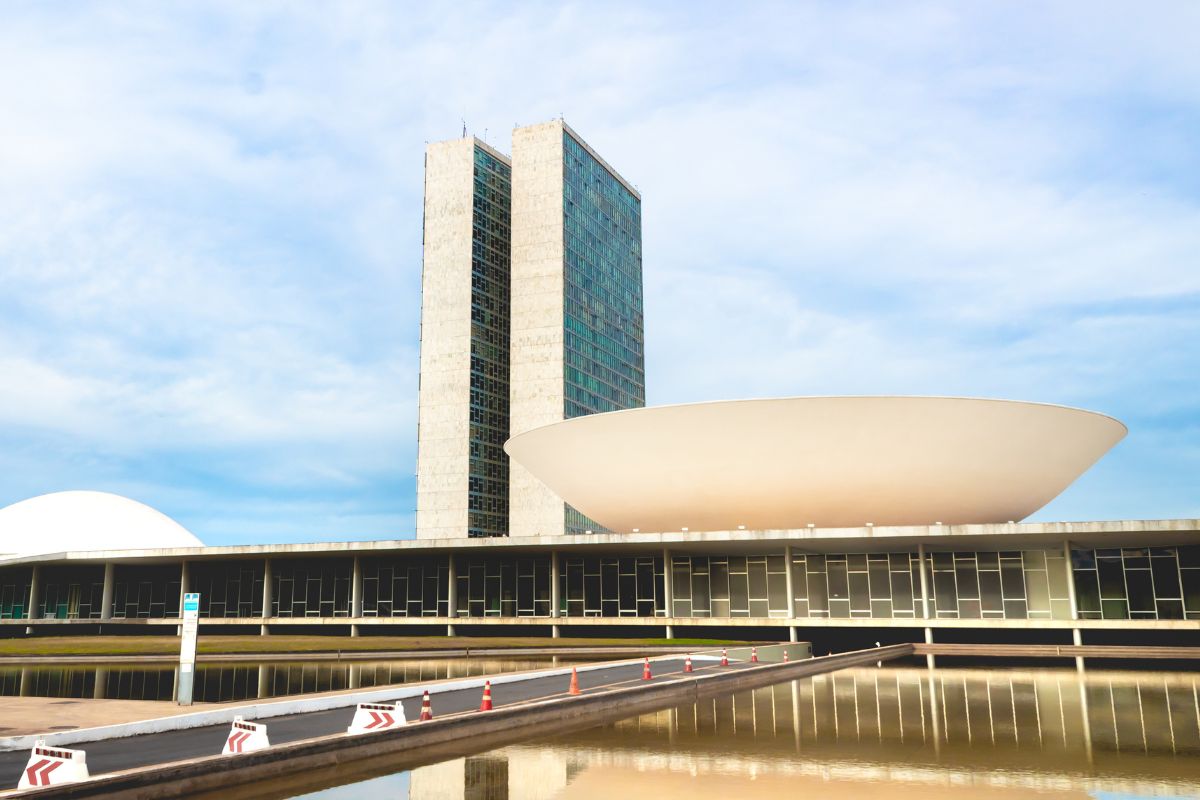 Deputados pedem agilidade na CCJC para projetos contra invasões de terras