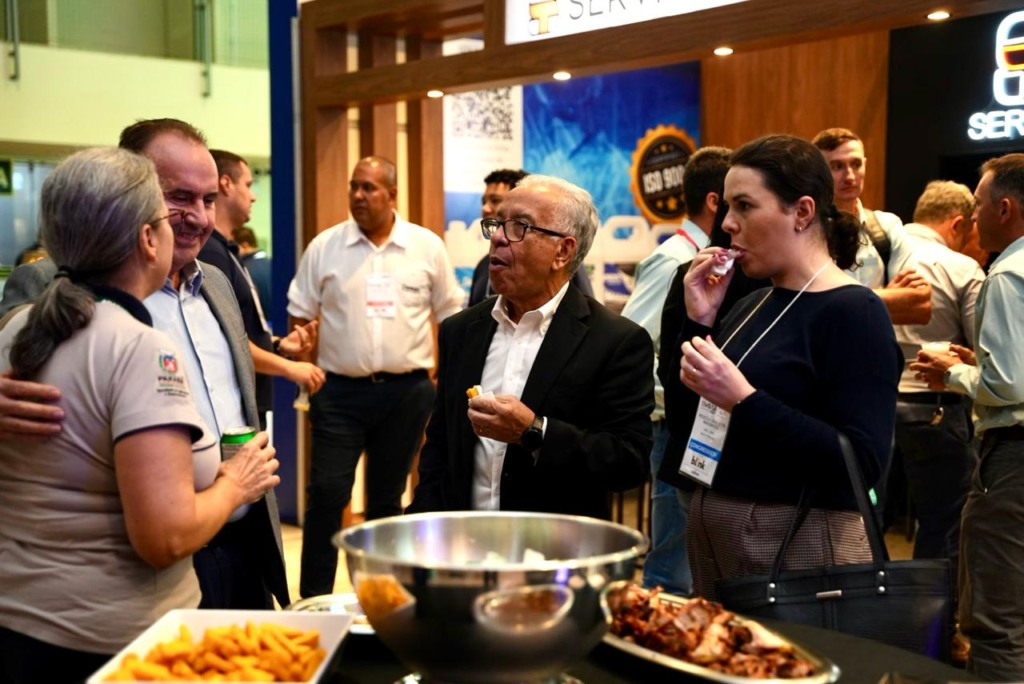 Confraternização após o Prêmio Quem é Quem encerra o primeiro dia de AveSui