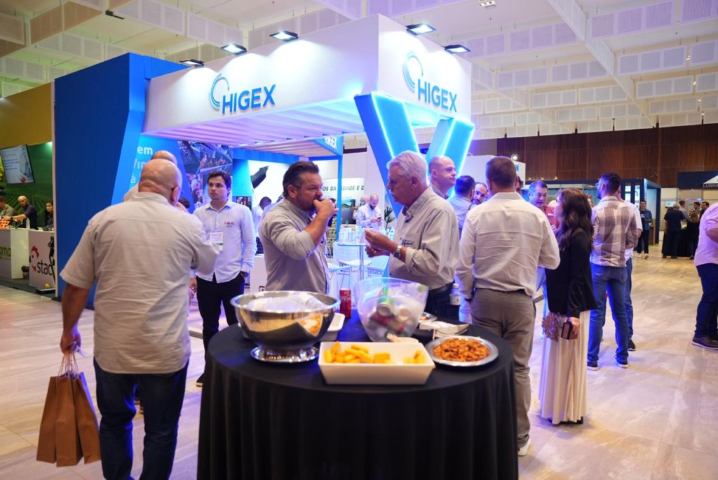 Confraternização após o Prêmio Quem é Quem encerra o primeiro dia de AveSui