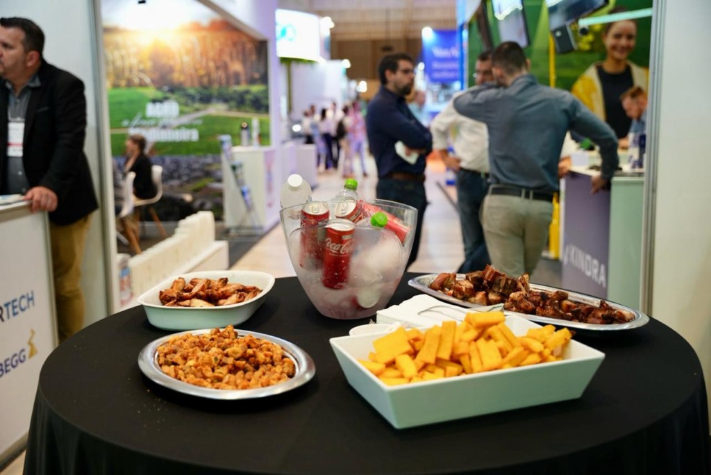 Confraternização após o Prêmio Quem é Quem encerra o primeiro dia de AveSui