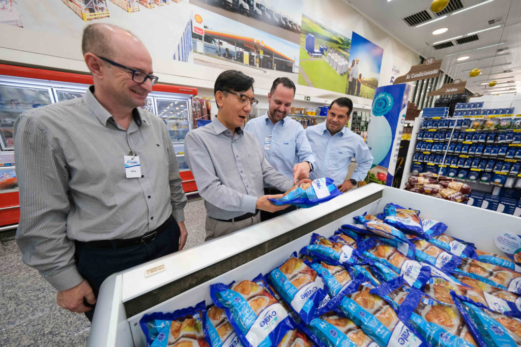 Embaixador da Coreia do Sul visita indústrias da C.Vale