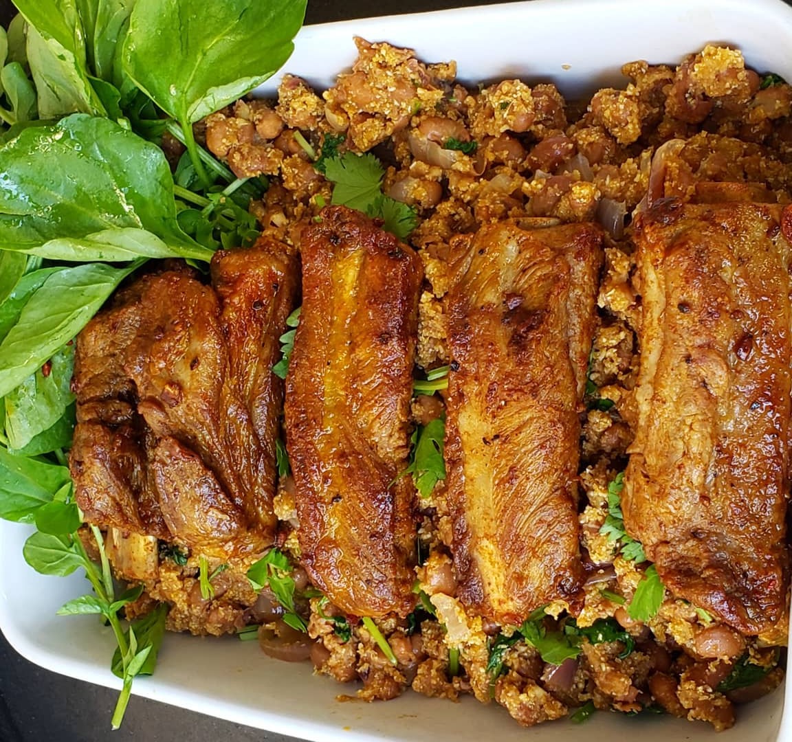 Nada melhor que um Feijão-de-corda com costelinha de porco no almoço de domingo! Confira receita Nada melhor que um Feijão-de-corda com costelinha de porco no almoço de domingo! Confira receita