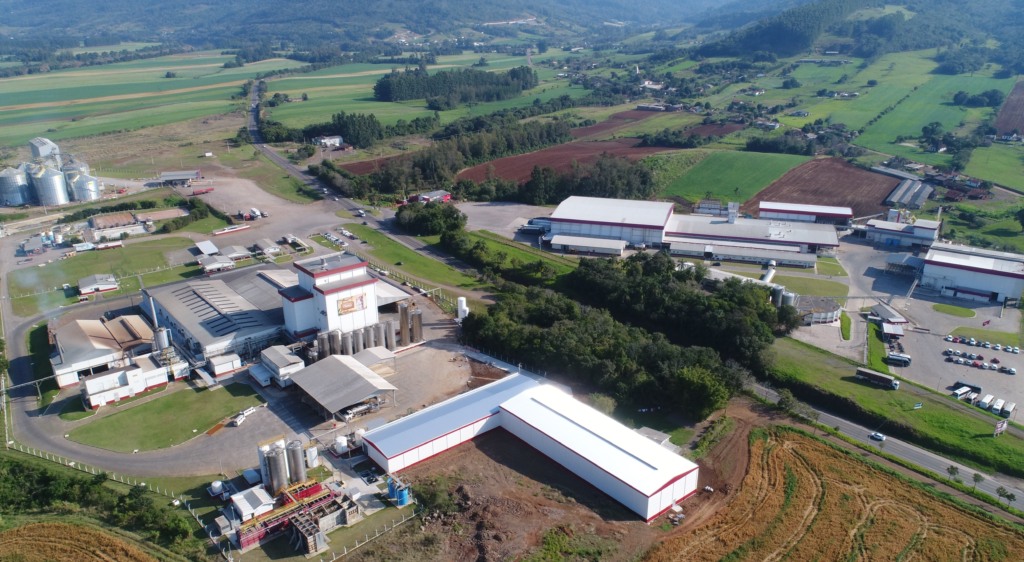 Presidentes celebram o desenvolvimento da Dália nos 77 Anos da cooperativa