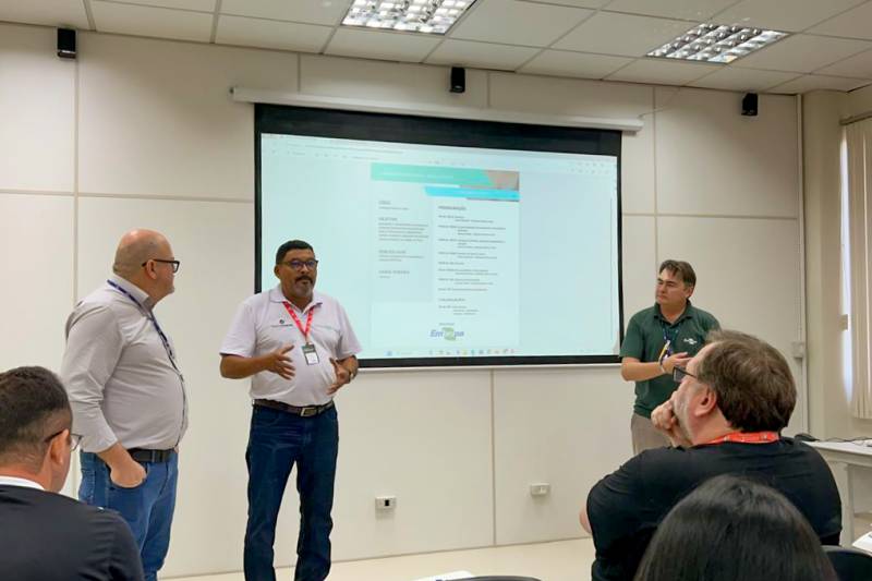 Sedeme marca presença em seminário focado na sustentabilidade das cadeias de suínos e aves