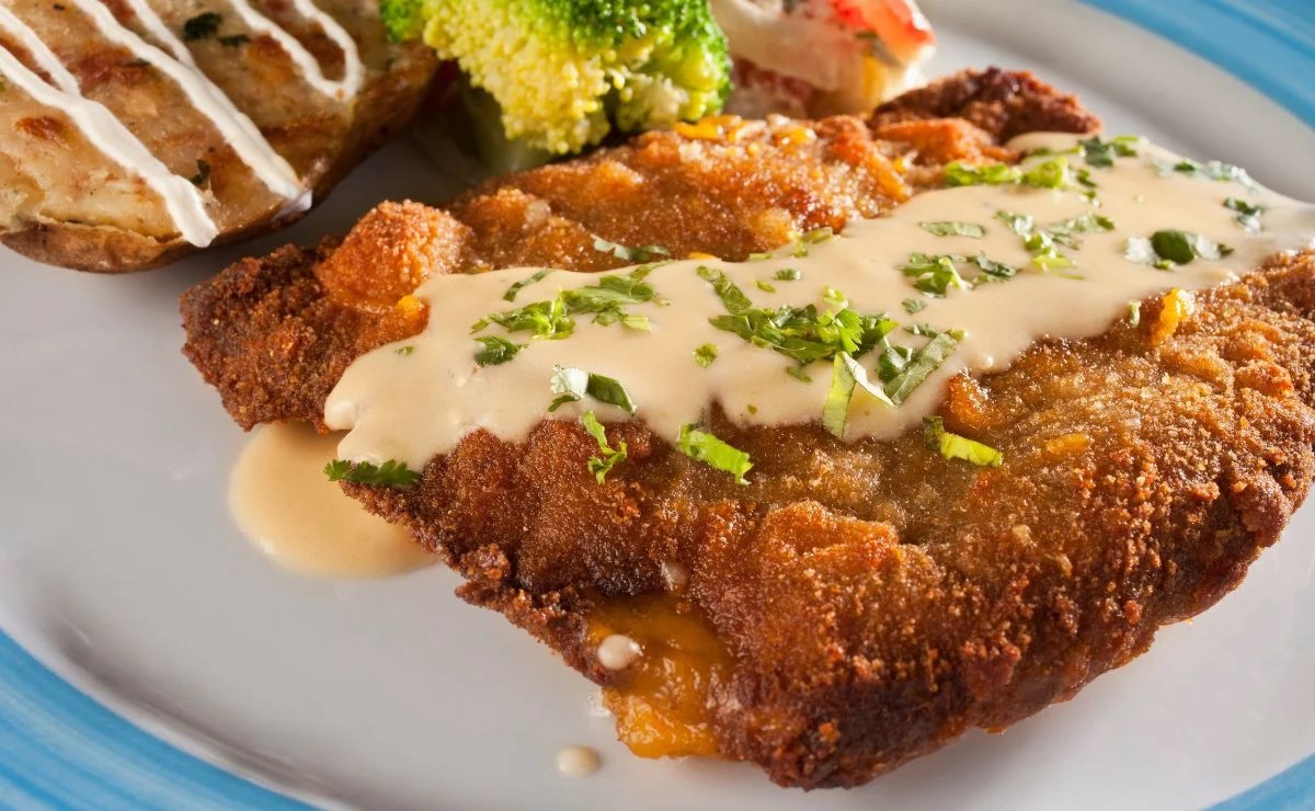 Bisteca de porco empanada e assada super saborosa, sem necessitar de fritura!