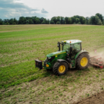 Plano Safra 2025/26: Agricultura familiar amplia acesso ao crédito, enquanto investimento na agricultura empresarial recua