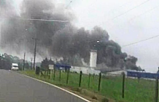 Incêndio de grandes proporções atinge incubatório da Aviagen em Carambeí (PR) Incêndio de grandes proporções atinge incubatório da Aviagen em Carambeí (PR)