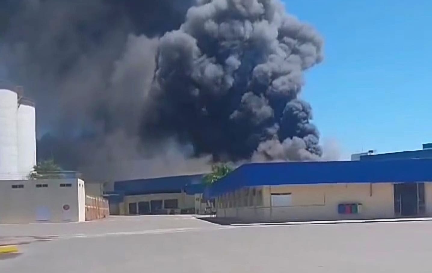 Incêndio na unidade de abate de aves da JBS em Passo Fundo (RS)