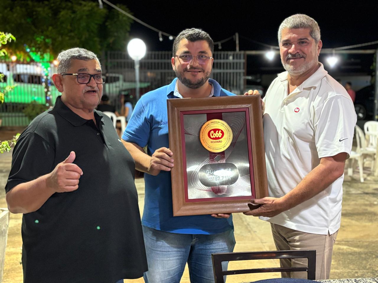 Cobb reconhece Guaraves com prêmio Melhores Lotes por índice de eclosão