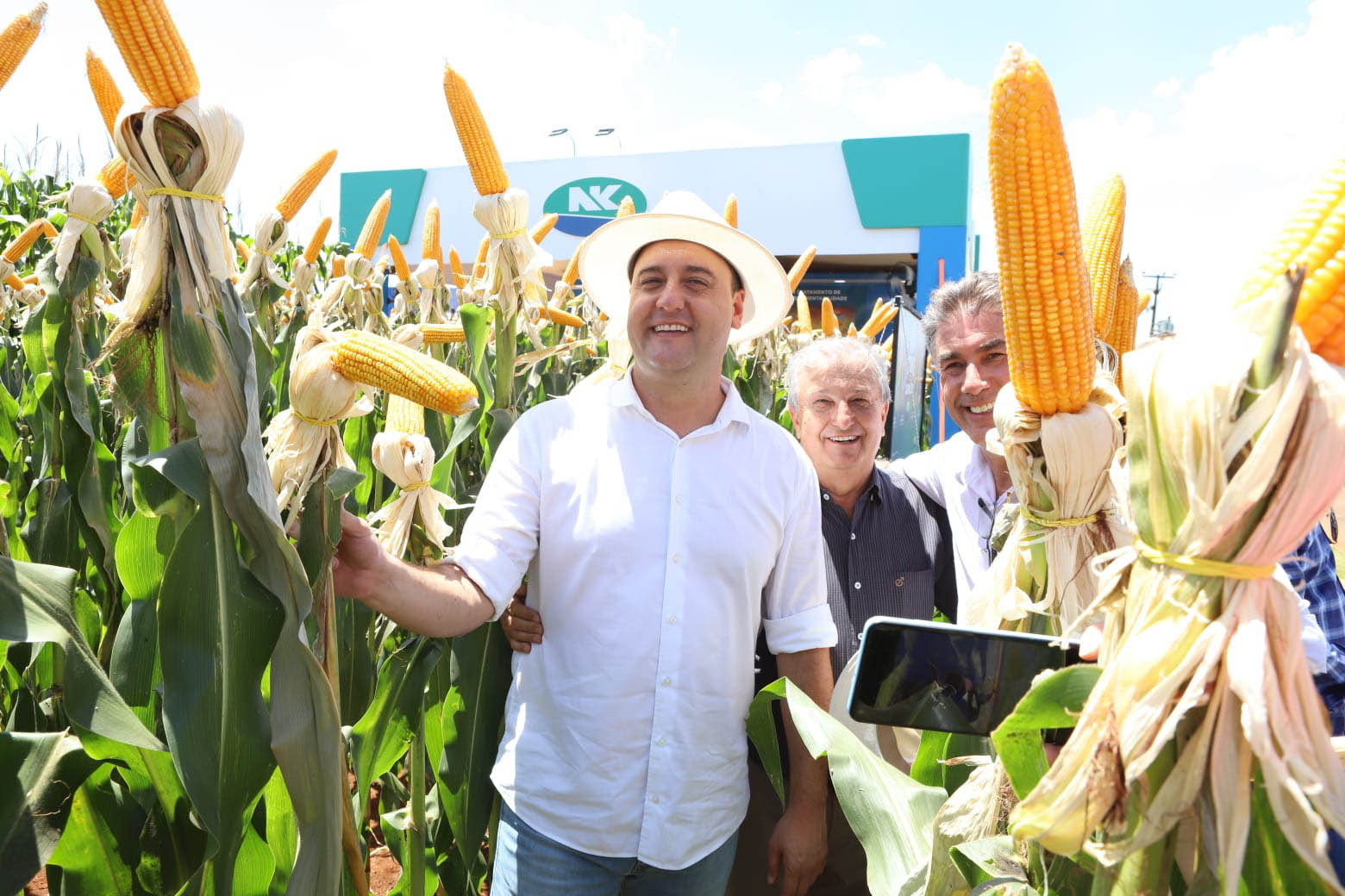 A influência política do governador Ratinho Junior: os segredos do sucesso no agronegócio Paranaense A influência política do governador Ratinho Junior: os segredos do sucesso no agronegócio Paranaense