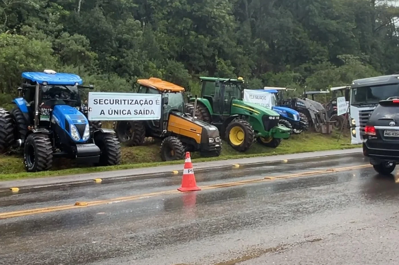 Produtores rurais gaúchos intensificam protestos por securitização de dívidas Produtores rurais gaúchos intensificam protestos por securitização de dívidas