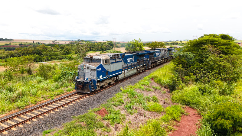 Nova operação com trens de 135 vagões aumenta eficiência no agronegócio