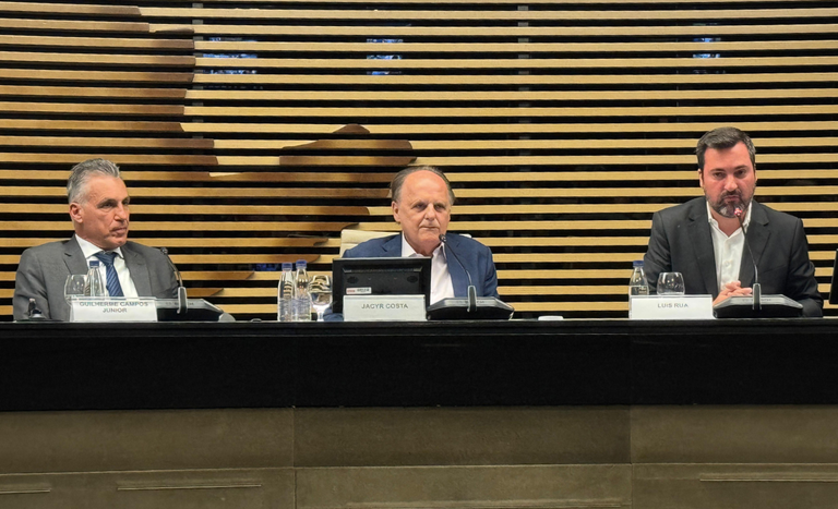 Mapa debate medidas em andamento para minimizar tarifaço