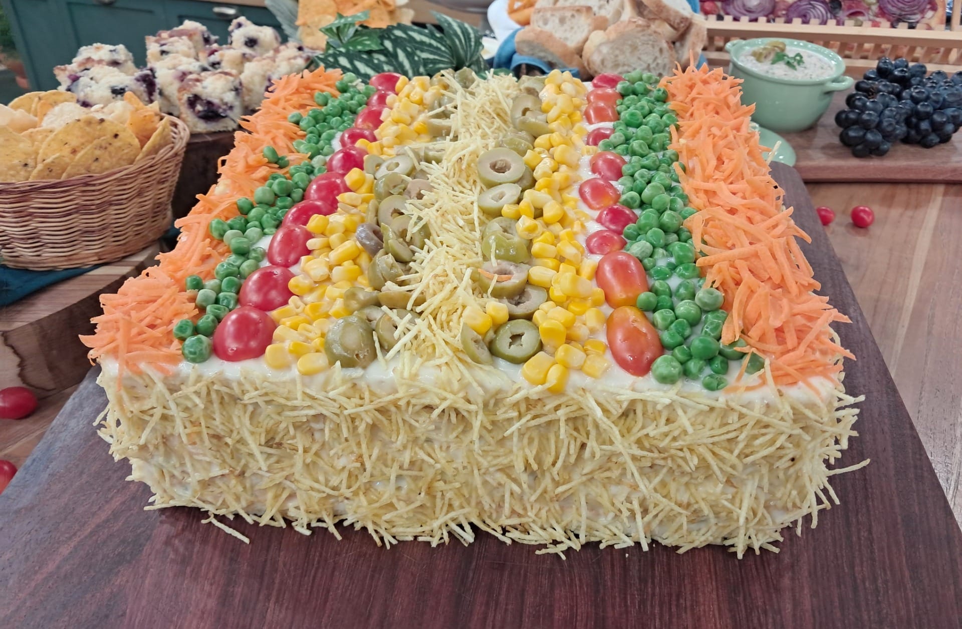 Bolo? torta? Confira a tradicional receita de Torta sanduíche de frango! Bolo? torta? Confira a tradicional receita de Torta sanduíche de frango!