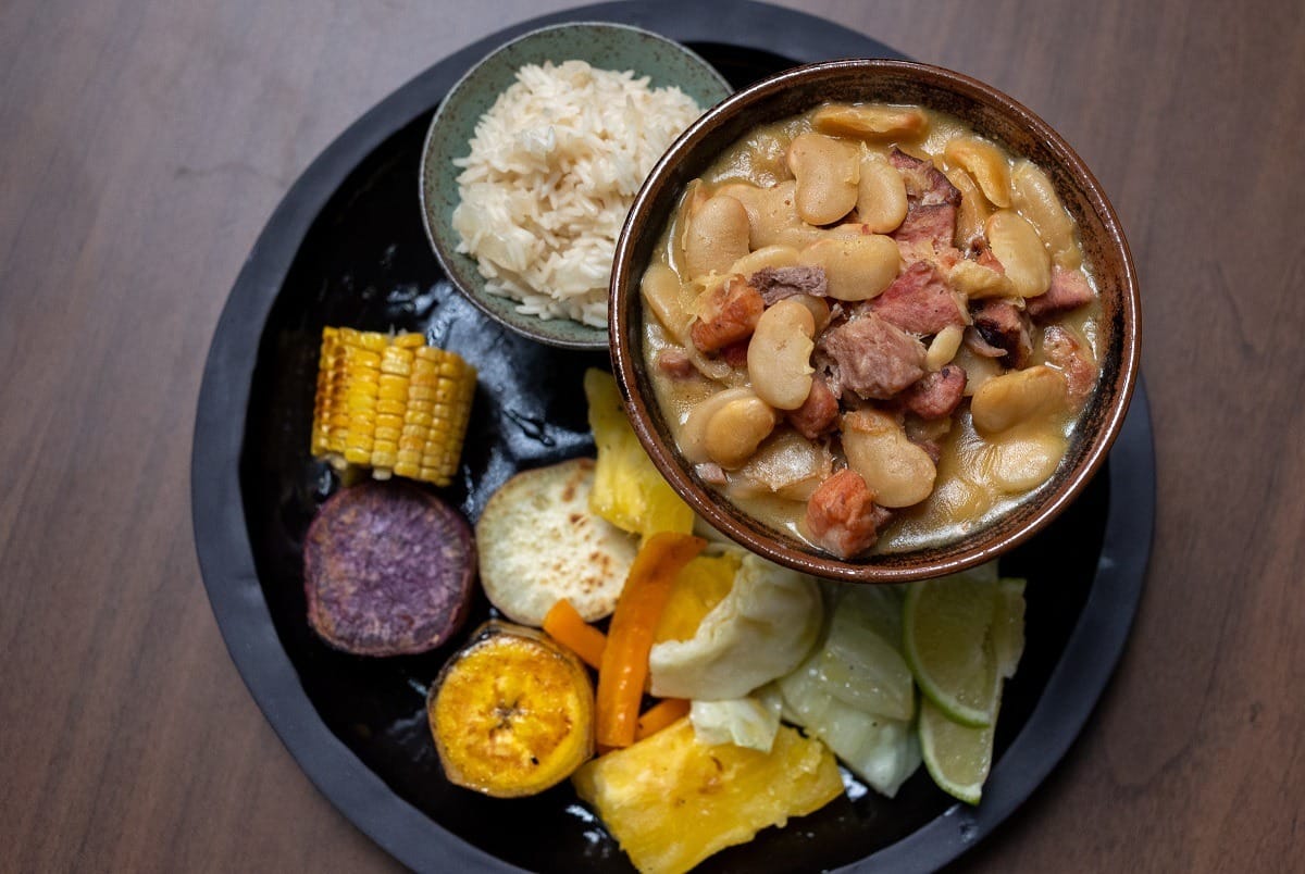 Uma loucura de sabor: Favada com arroz de cambuci e legumes e frutas no vapor Uma loucura de sabor: Favada com arroz de cambuci e legumes e frutas no vapor