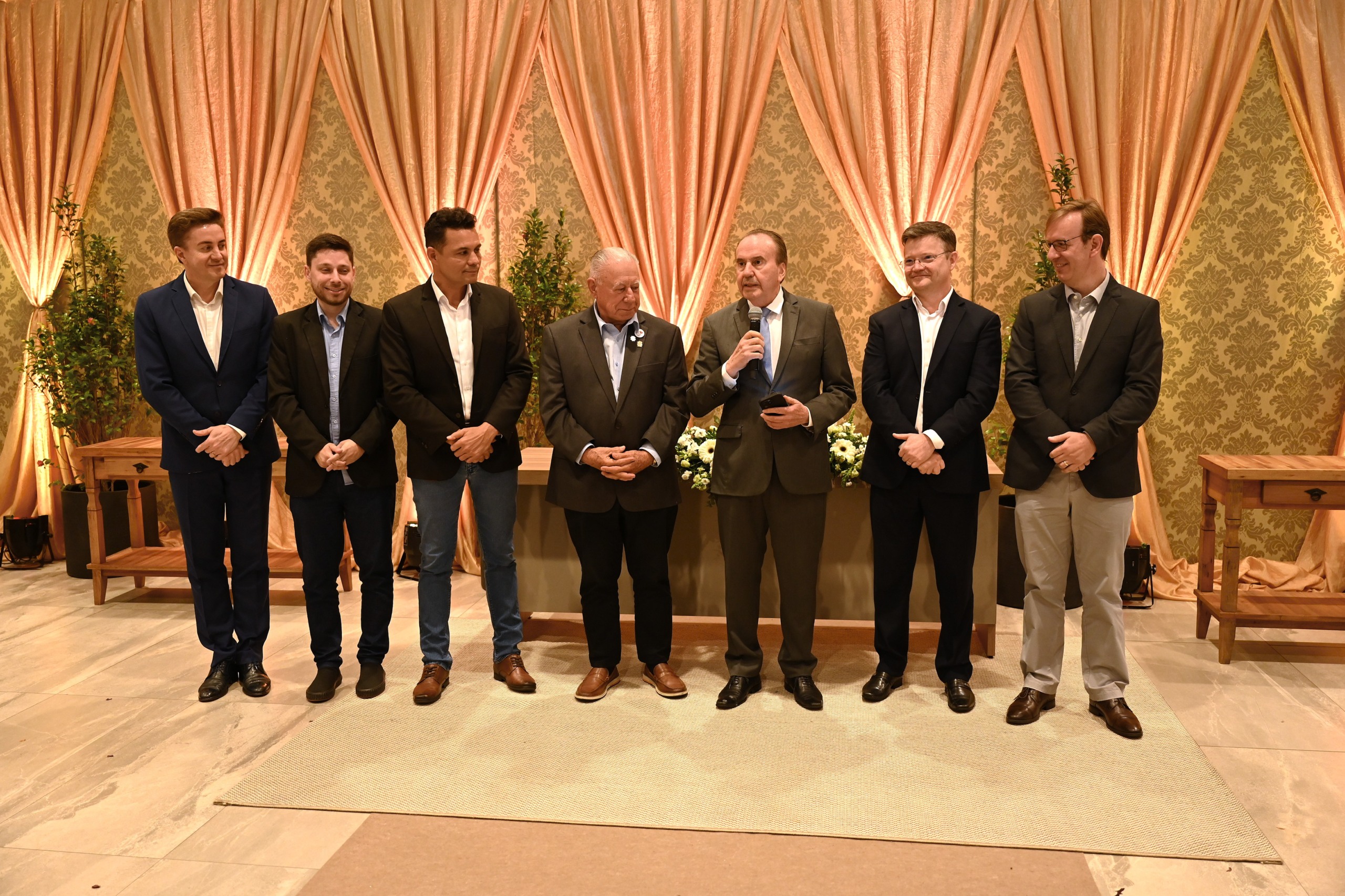 Iniciativa: casamento coletivo da Lar Cooperativa tem recorde de casais 