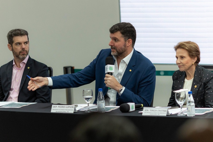 FPA discute medidas tributárias em reunião na CNA FPA discute medidas tributárias em reunião na CNA