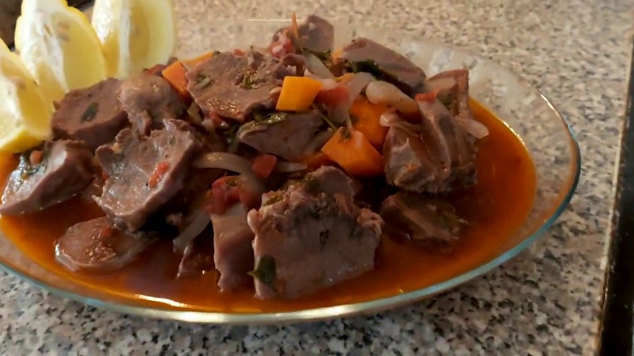 Língua de porco ao molho de vinho: receita fácil e saborosa com Yorkshire pudding Língua de porco ao molho de vinho: receita fácil e saborosa com Yorkshire pudding