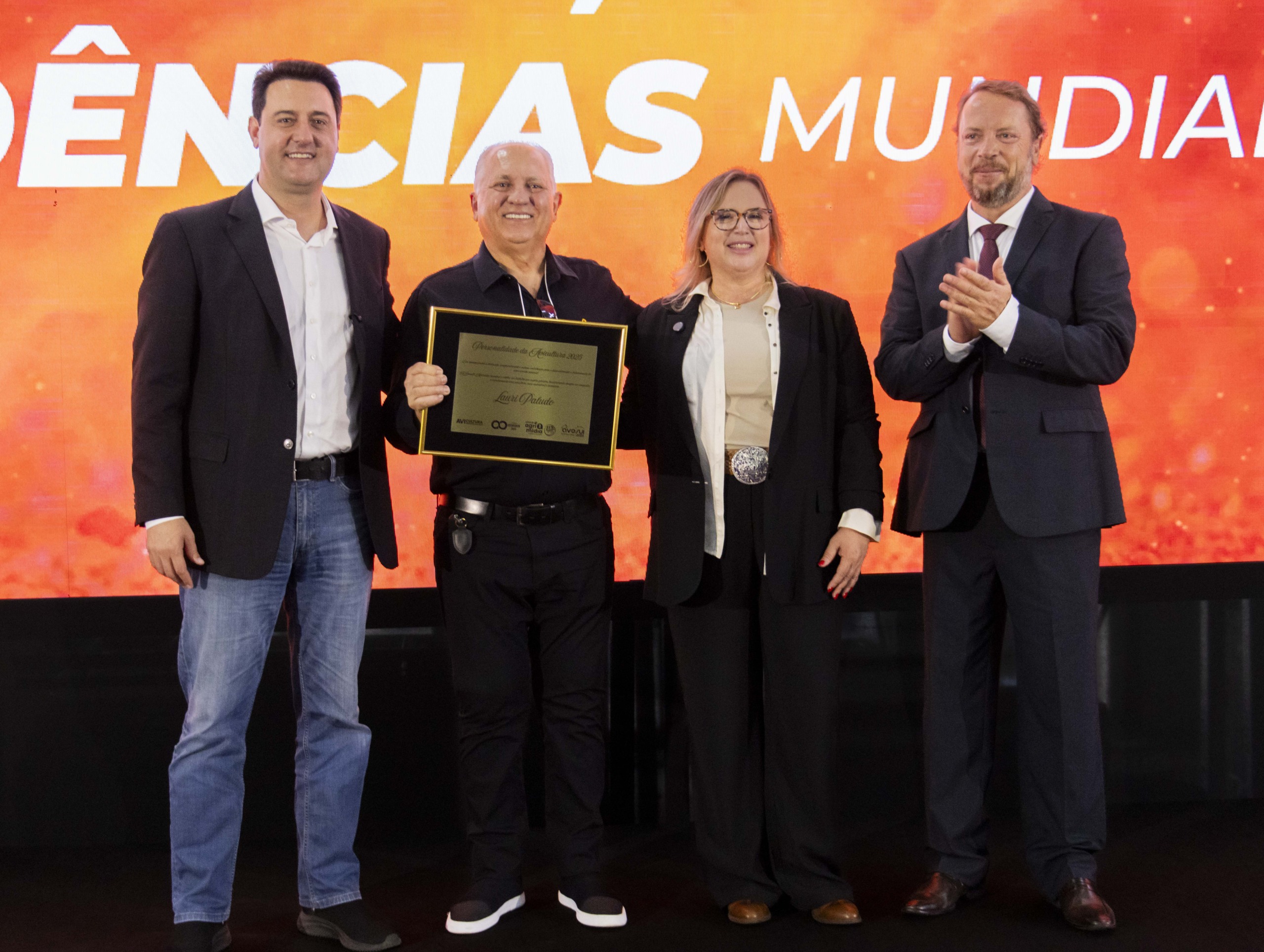 Lauri Paludo recebe homenagem como Personalidade da Avicultura 2025