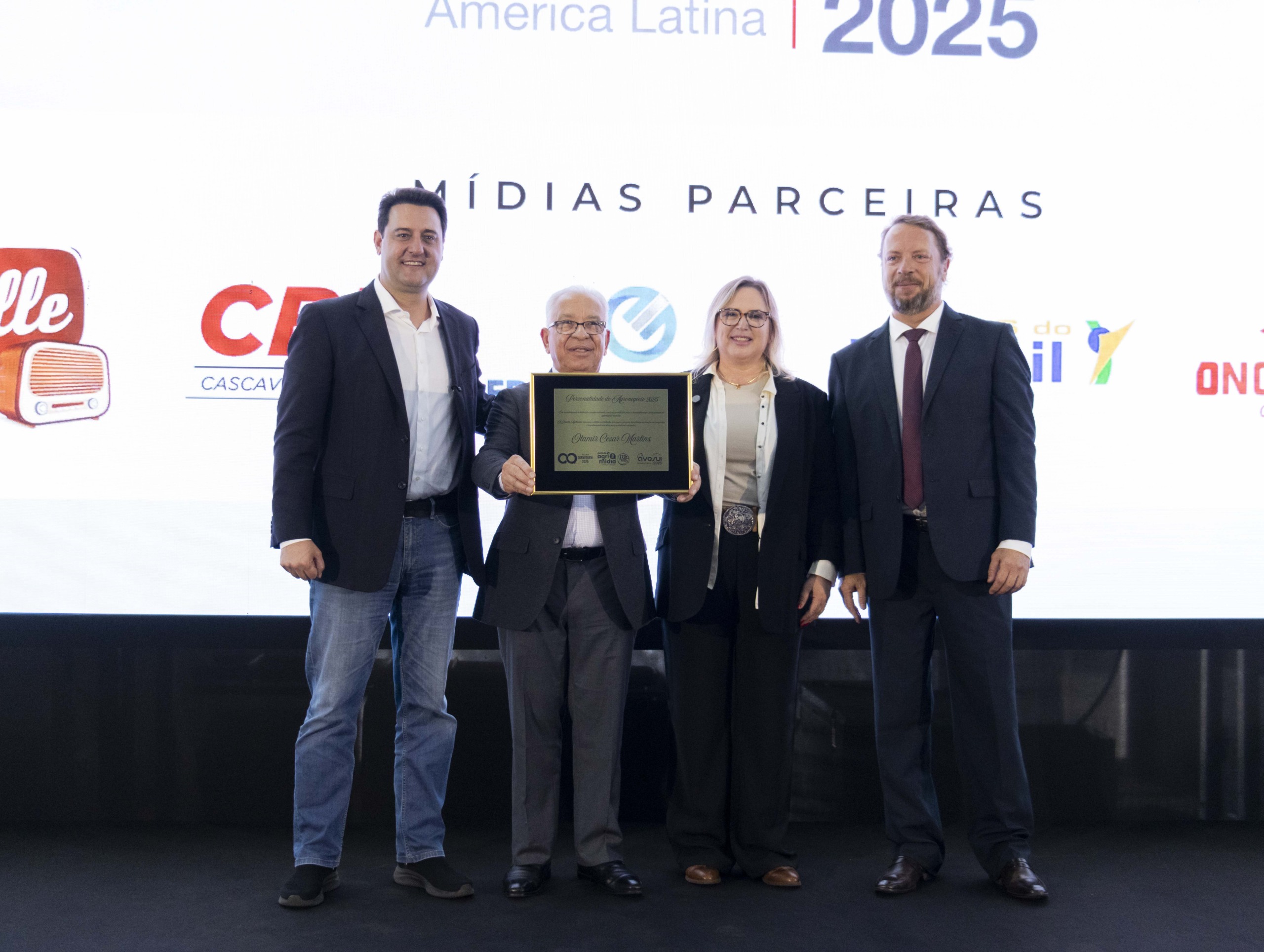 AveSui 2025 homenageia Otamir Cesar Martins como Personalidade do Agronegócio