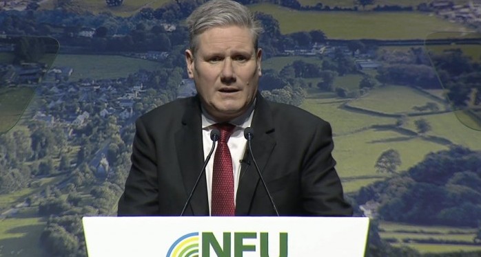 Setor agroalimentar do Reino Unido pede a ministro que reconsidere "imposto sobre explorações agrícolas familiares"